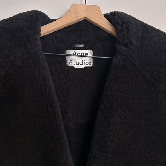 Acne Studios Velocite Leather Trimmed Shearling Jacket - Picture 2 of 12